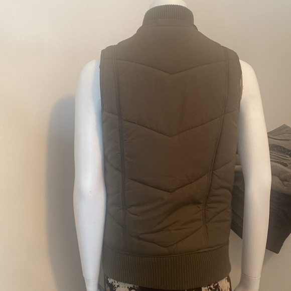 Quilted Vest  Size  12-14 XL Sage Color Floral Lining - Picture 5 of 12